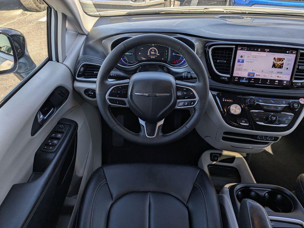 used 2024 Chrysler Pacifica Hybrid car, priced at $27,896