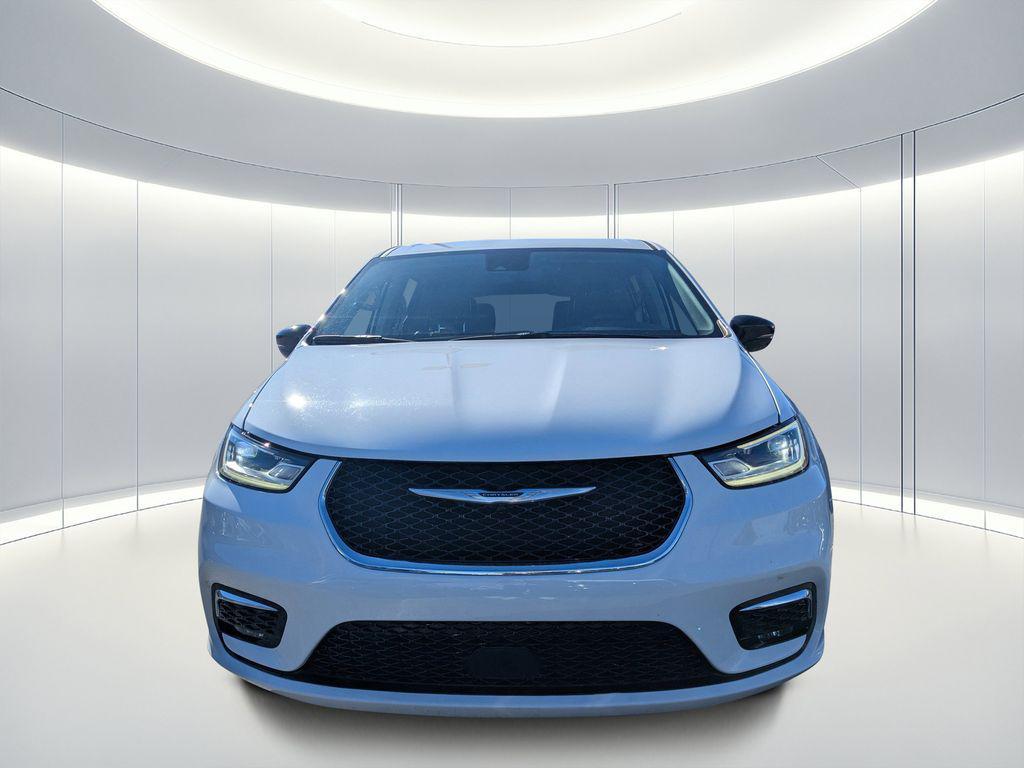 used 2024 Chrysler Pacifica Hybrid car, priced at $27,896