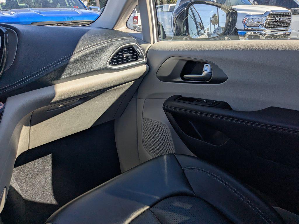 used 2024 Chrysler Pacifica Hybrid car, priced at $27,896