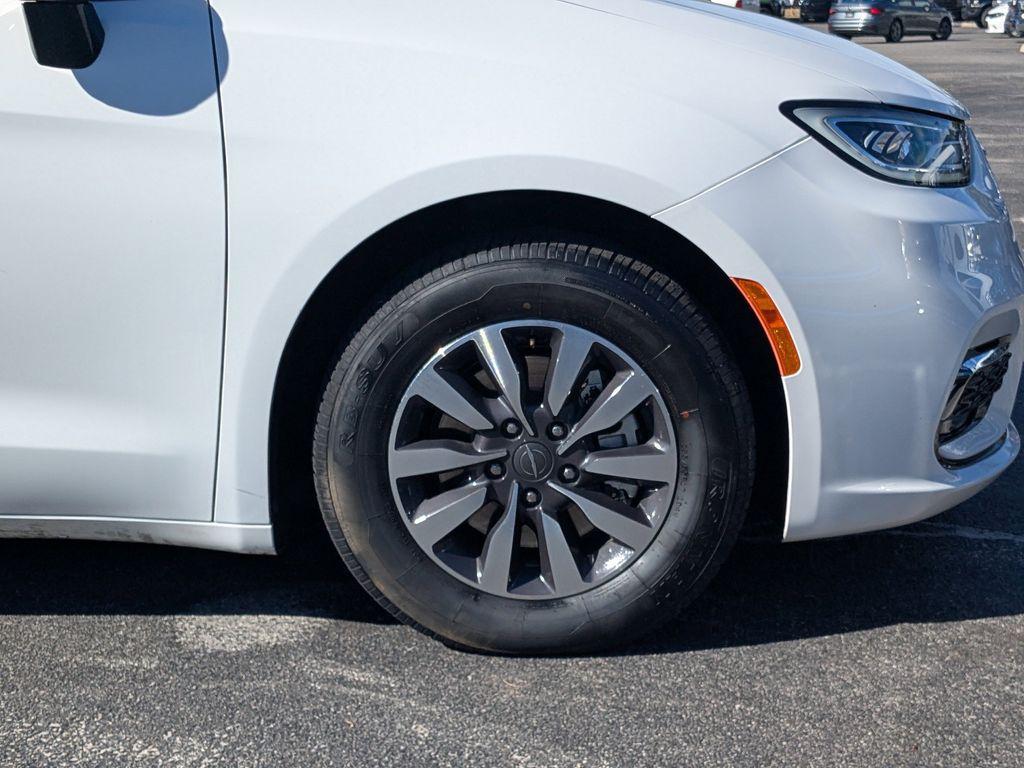 used 2024 Chrysler Pacifica Hybrid car, priced at $27,896