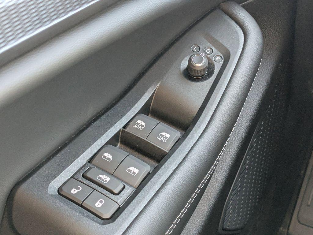 used 2025 Jeep Grand Cherokee car, priced at $33,664