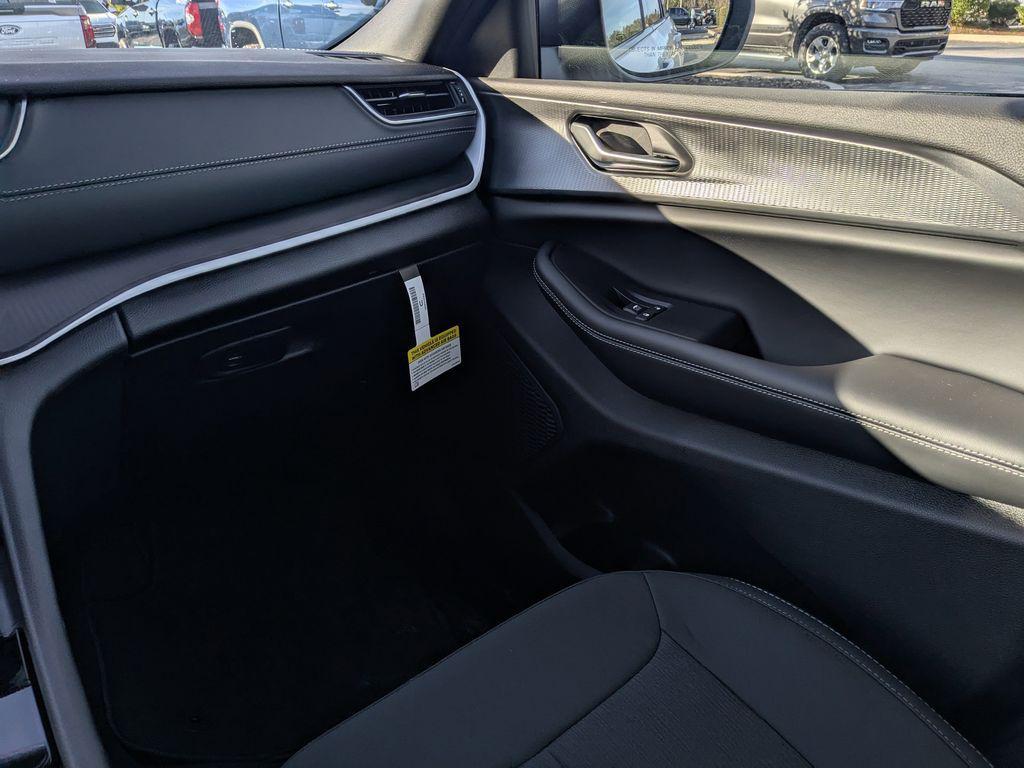 used 2025 Jeep Grand Cherokee car, priced at $33,664