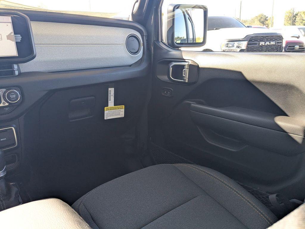 new 2026 Jeep Wrangler car, priced at $41,925