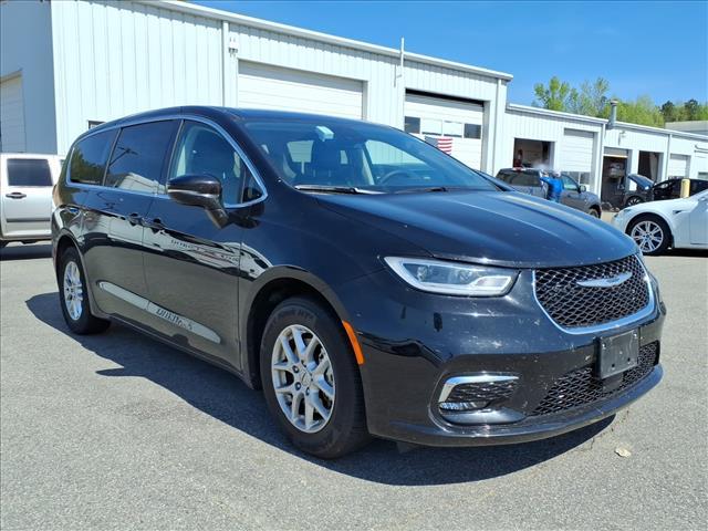 used 2024 Chrysler Pacifica car, priced at $26,986