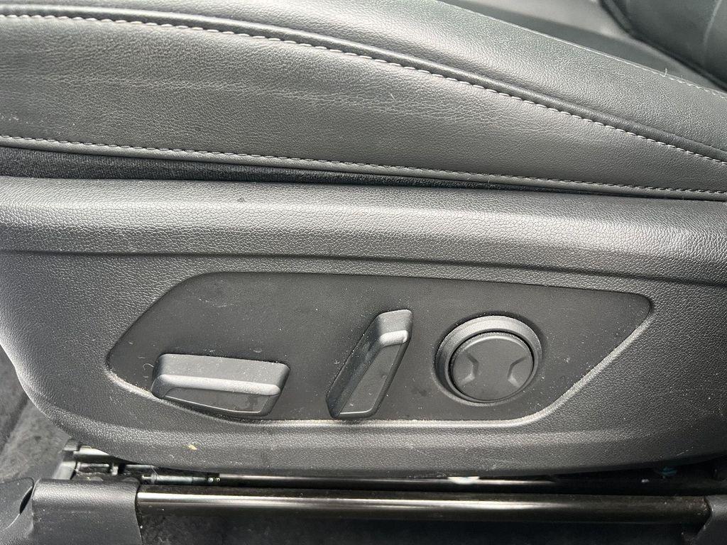 used 2023 Kia Sorento car, priced at $29,594