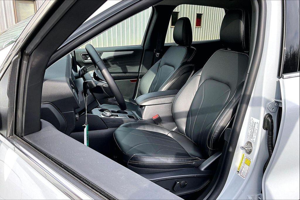 new 2026 Ford Escape PHEV car, priced at $33,502