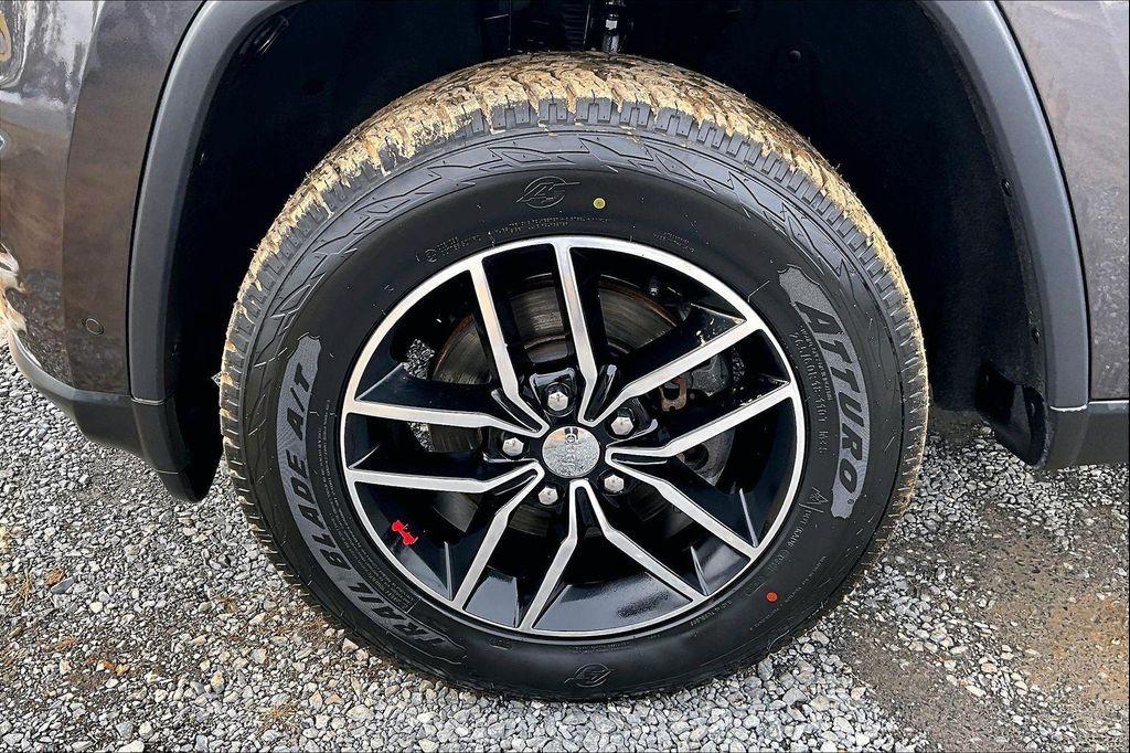 used 2017 Jeep Grand Cherokee car, priced at $10,946