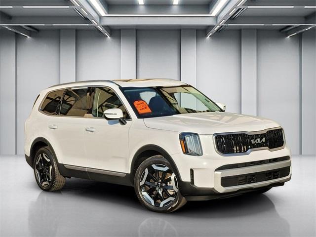 used 2025 Kia Telluride car, priced at $43,600