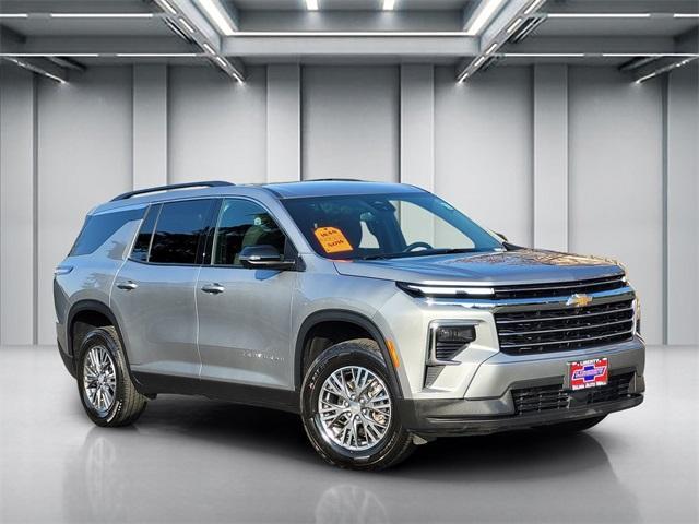 used 2024 Chevrolet Traverse car, priced at $33,028