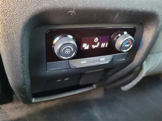 used 2024 Chevrolet Traverse car, priced at $33,028