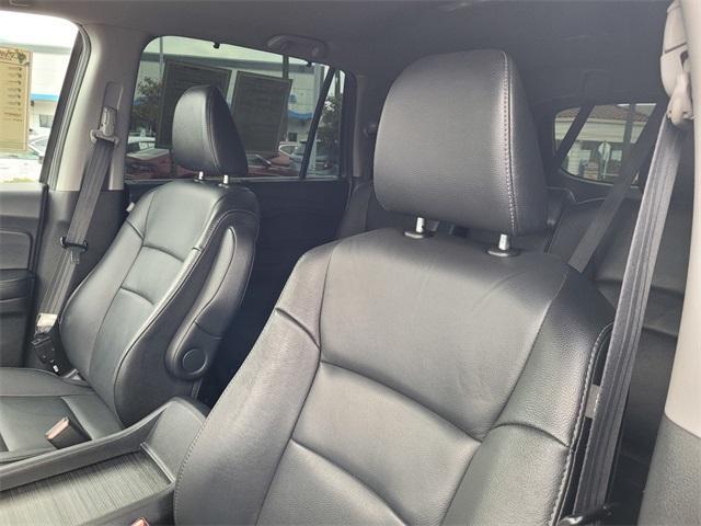 used 2022 Honda Pilot car, priced at $27,300