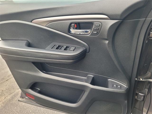 used 2022 Honda Pilot car, priced at $27,300