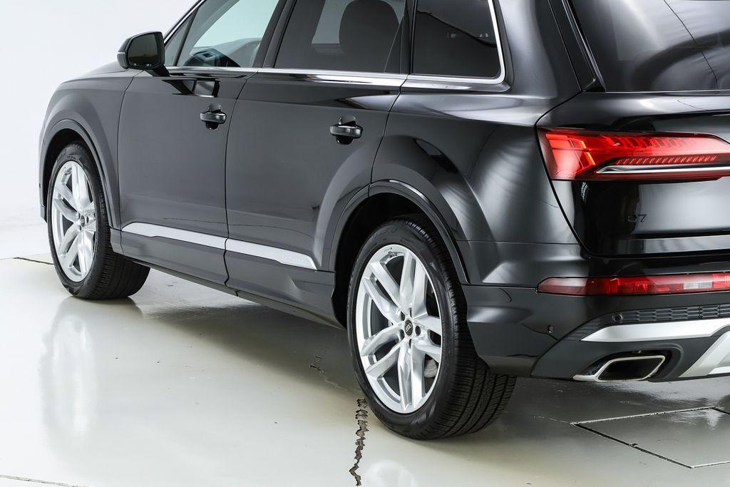used 2025 Audi Q7 car, priced at $56,420