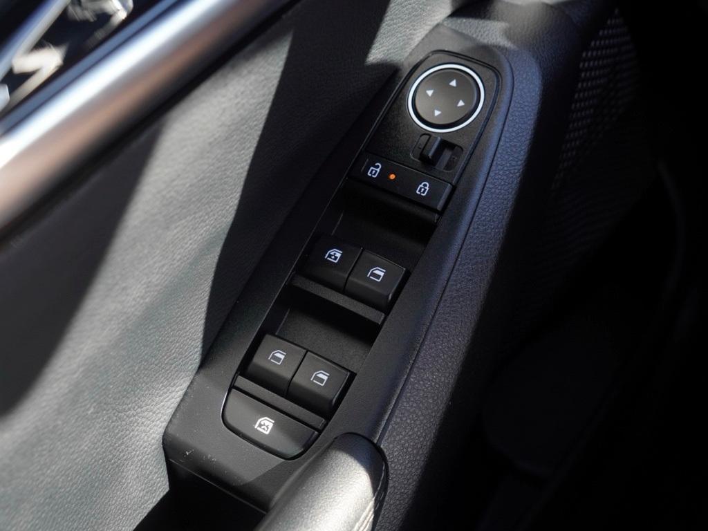 used 2025 Kia Seltos car, priced at $24,084