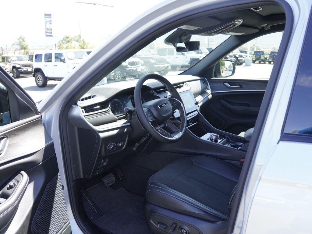 new 2026 Jeep Grand Cherokee car, priced at $37,364