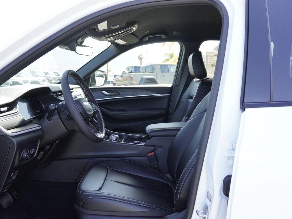 new 2026 Jeep Grand Cherokee car, priced at $39,395