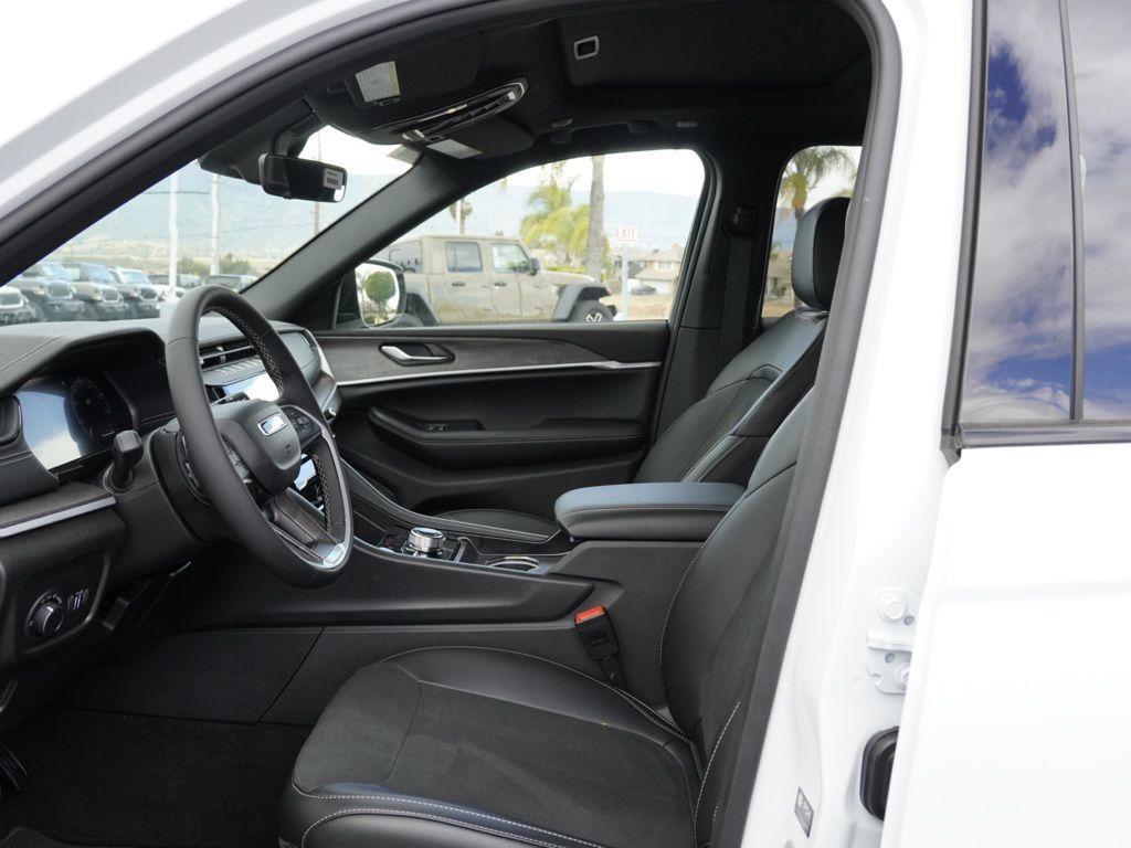 new 2026 Jeep Grand Cherokee car, priced at $37,925