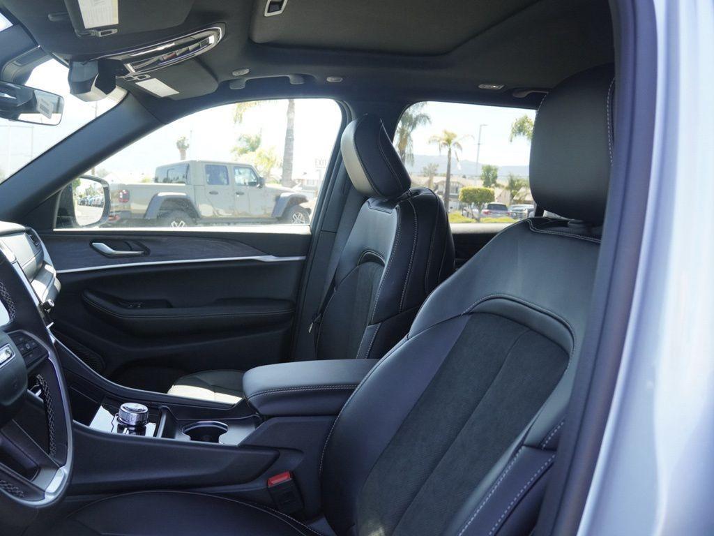 new 2026 Jeep Grand Cherokee car, priced at $37,364