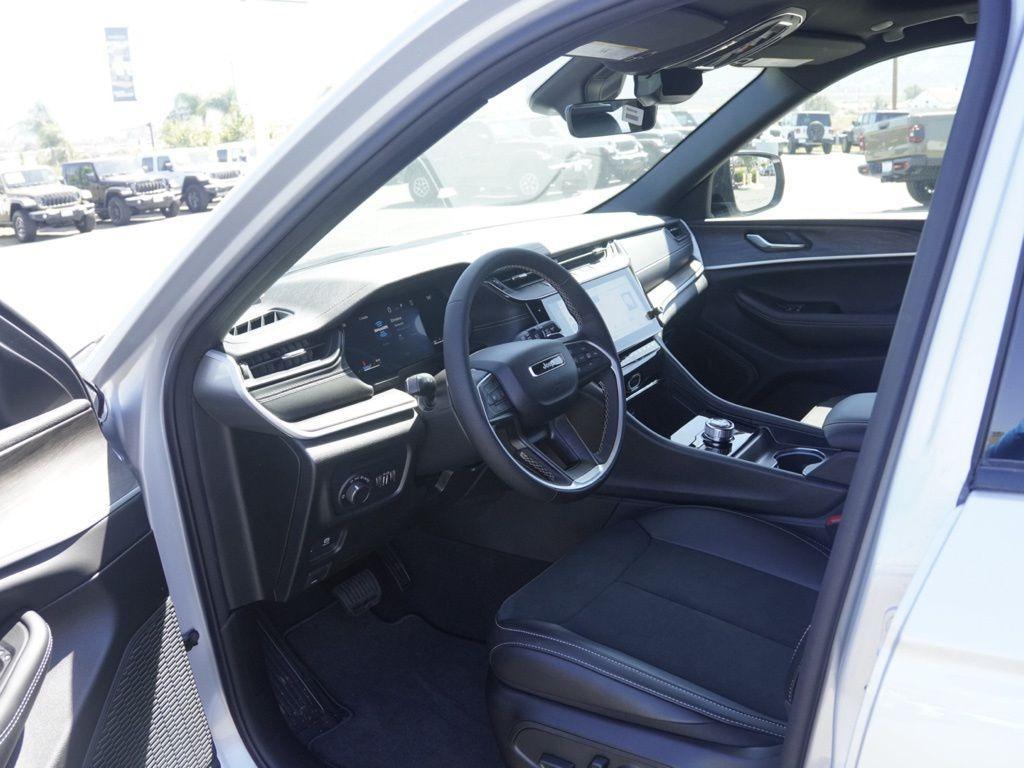 new 2026 Jeep Grand Cherokee car, priced at $37,364