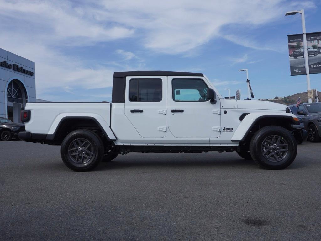 new 2025 Jeep Gladiator car, priced at $31,559