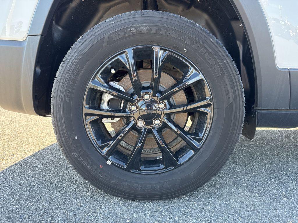 new 2023 Jeep Cherokee car, priced at $29,495