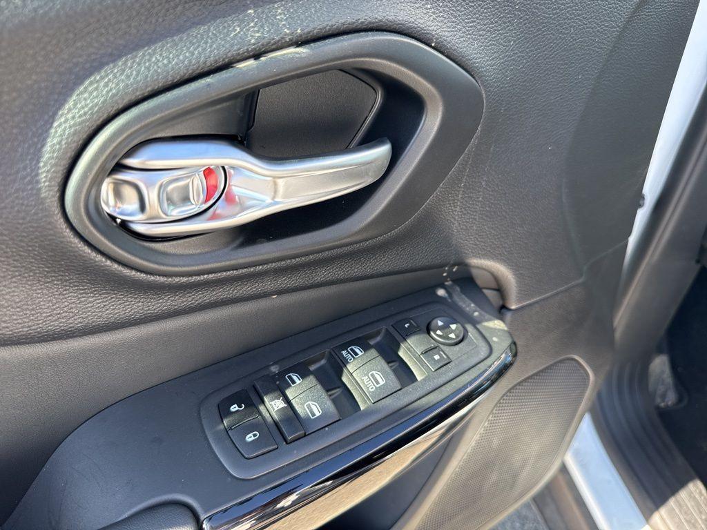 new 2023 Jeep Cherokee car, priced at $29,495