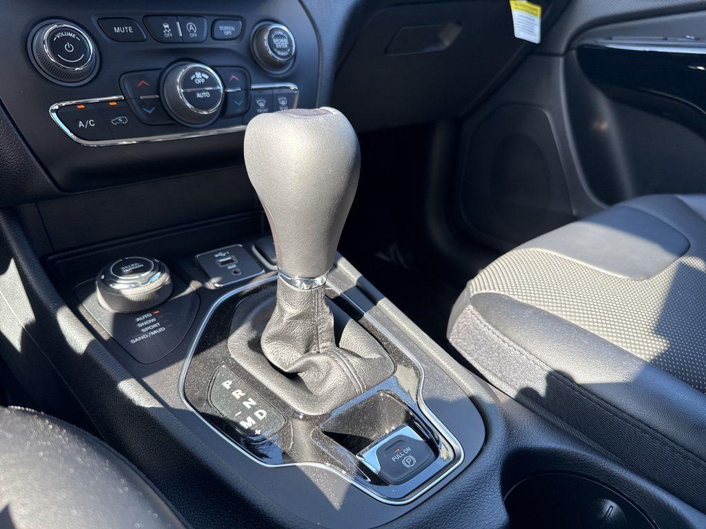 new 2023 Jeep Cherokee car, priced at $29,495