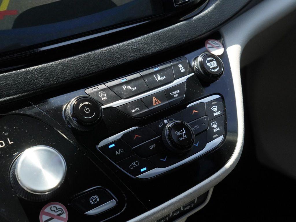 used 2023 Chrysler Pacifica car, priced at $21,207