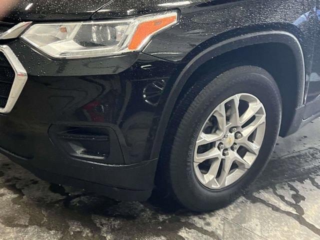 used 2021 Chevrolet Traverse car, priced at $17,000