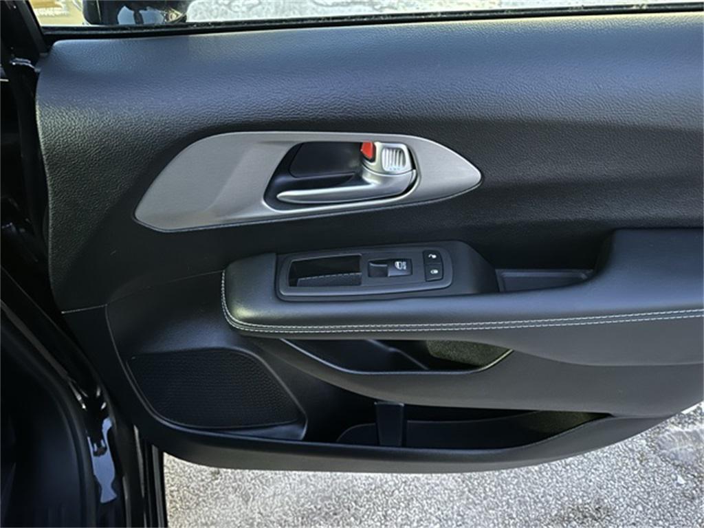 used 2023 Chrysler Pacifica car, priced at $35,441