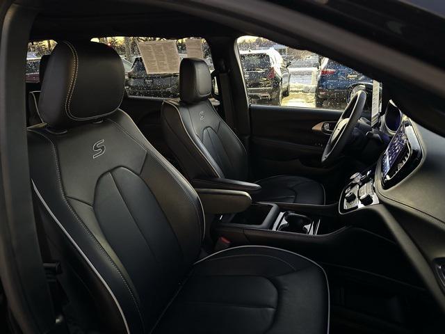 used 2023 Chrysler Pacifica car, priced at $35,441