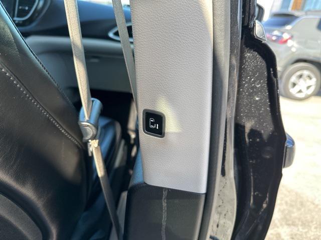 used 2023 Chrysler Pacifica car, priced at $23,622