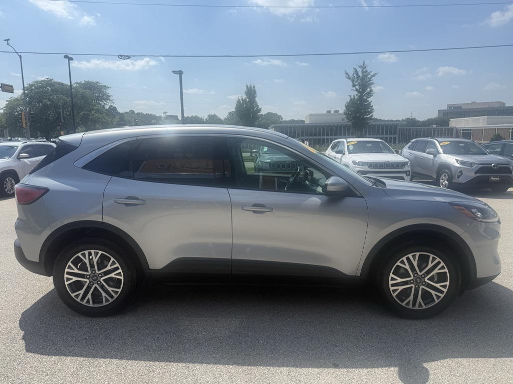 2022 Iconic Silver Metallic Ford Escape