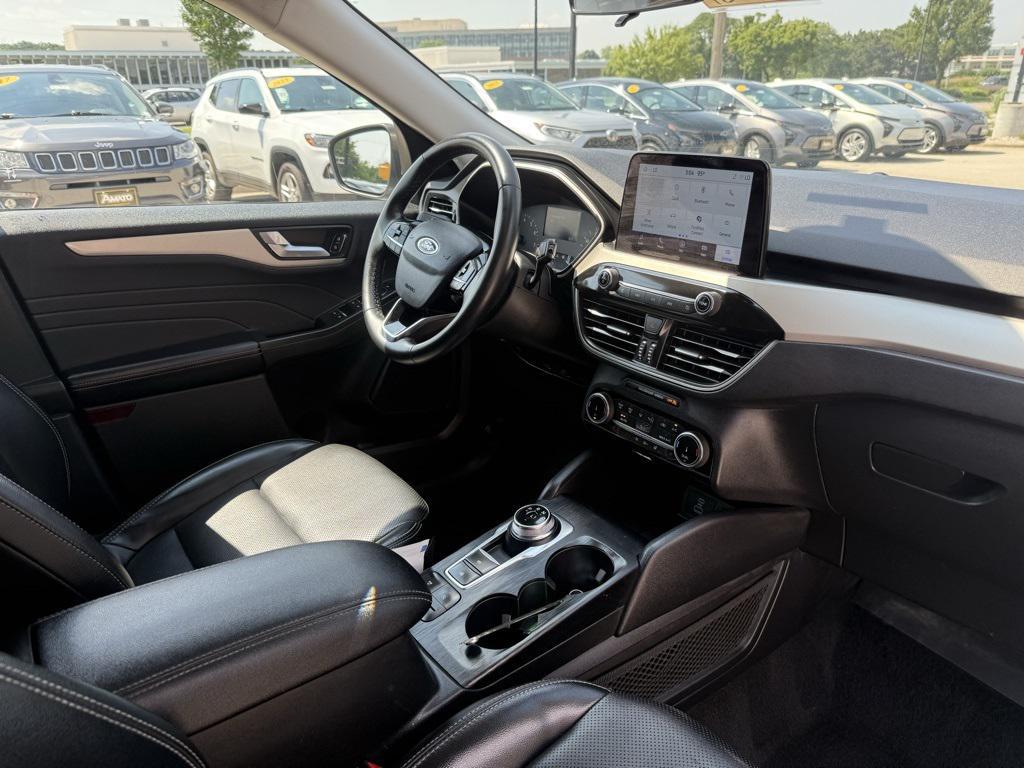 2022 Iconic Silver Metallic Ford Escape