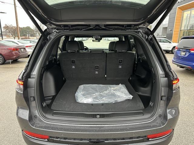 new 2025 Jeep Grand Cherokee car, priced at $49,721