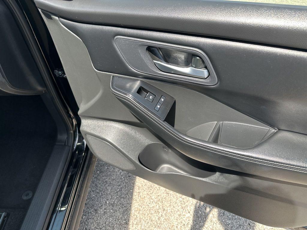 used 2025 Nissan Rogue car, priced at $21,579
