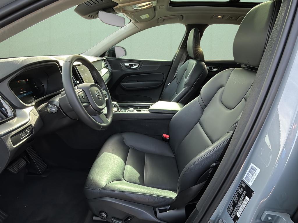 used 2024 Volvo XC60 Recharge Plug-In Hybrid car, priced at $36,700