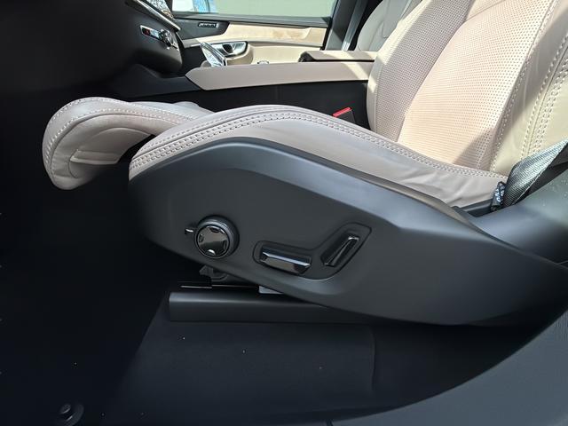 used 2025 Volvo XC90 Plug-In Hybrid car, priced at $62,000