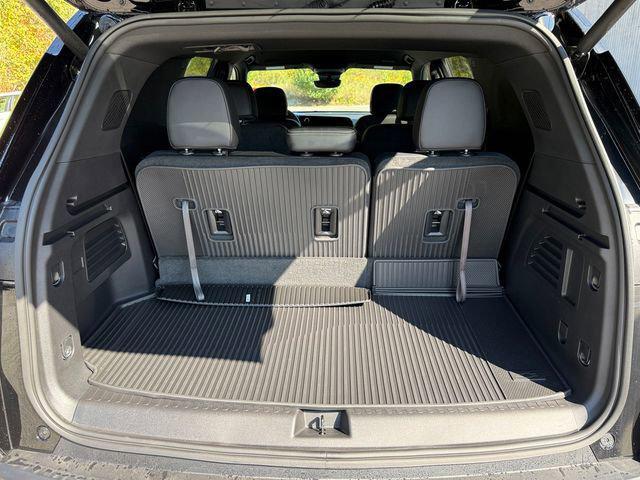 new 2026 Chevrolet Traverse car, priced at $46,675