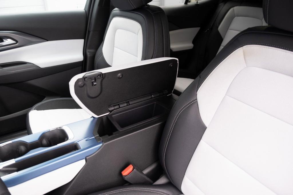 new 2026 Chevrolet Equinox EV car, priced at $37,095