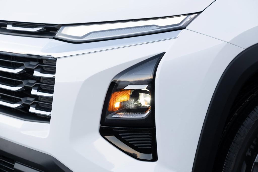 new 2026 Chevrolet Equinox car, priced at $29,125