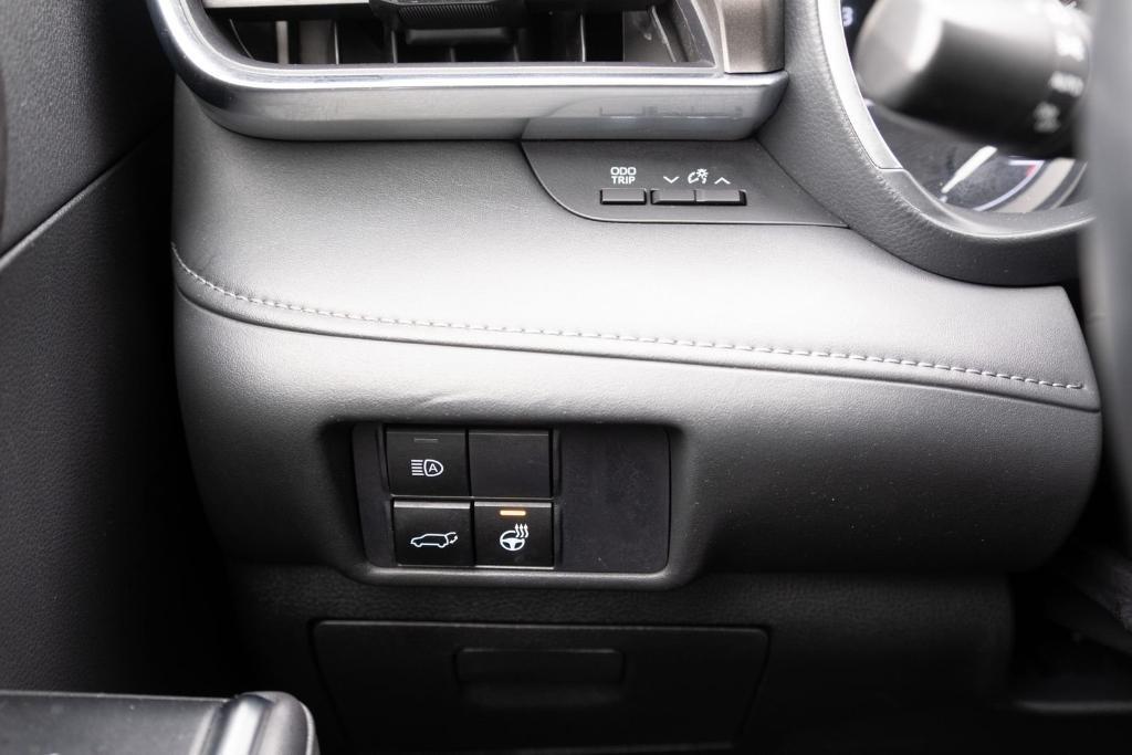 used 2020 Toyota Highlander car, priced at $30,500