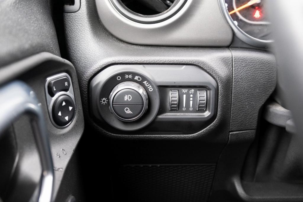 used 2021 Jeep Gladiator car, priced at $28,900