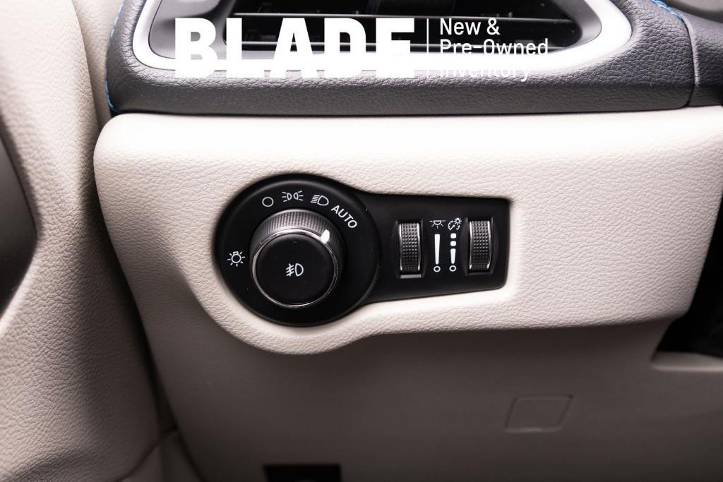 used 2021 Chrysler Pacifica Hybrid car, priced at $19,450