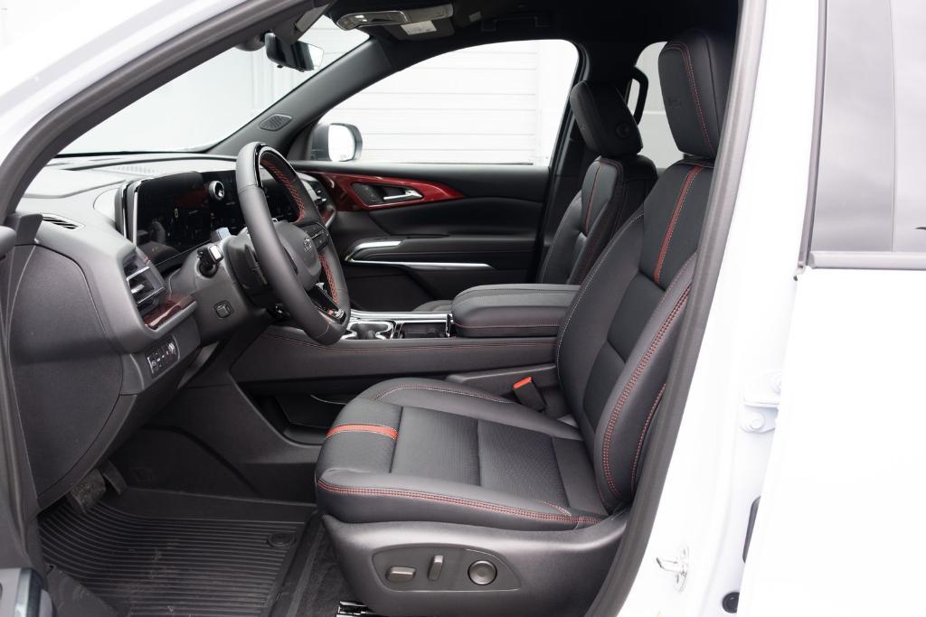 new 2026 Chevrolet Traverse car, priced at $61,015