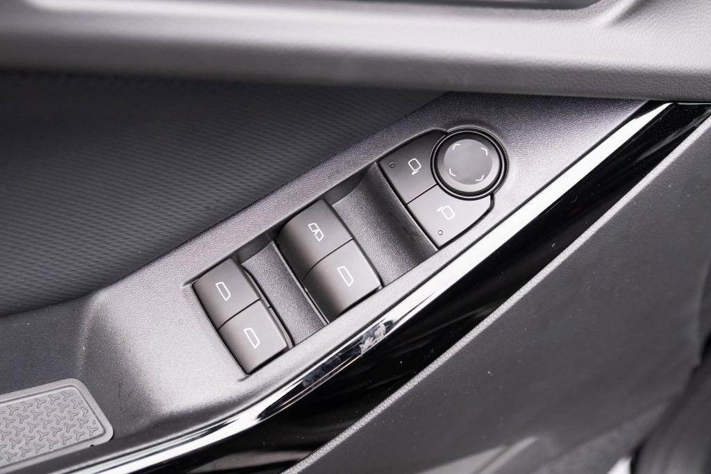 new 2026 Chevrolet Equinox car, priced at $30,495