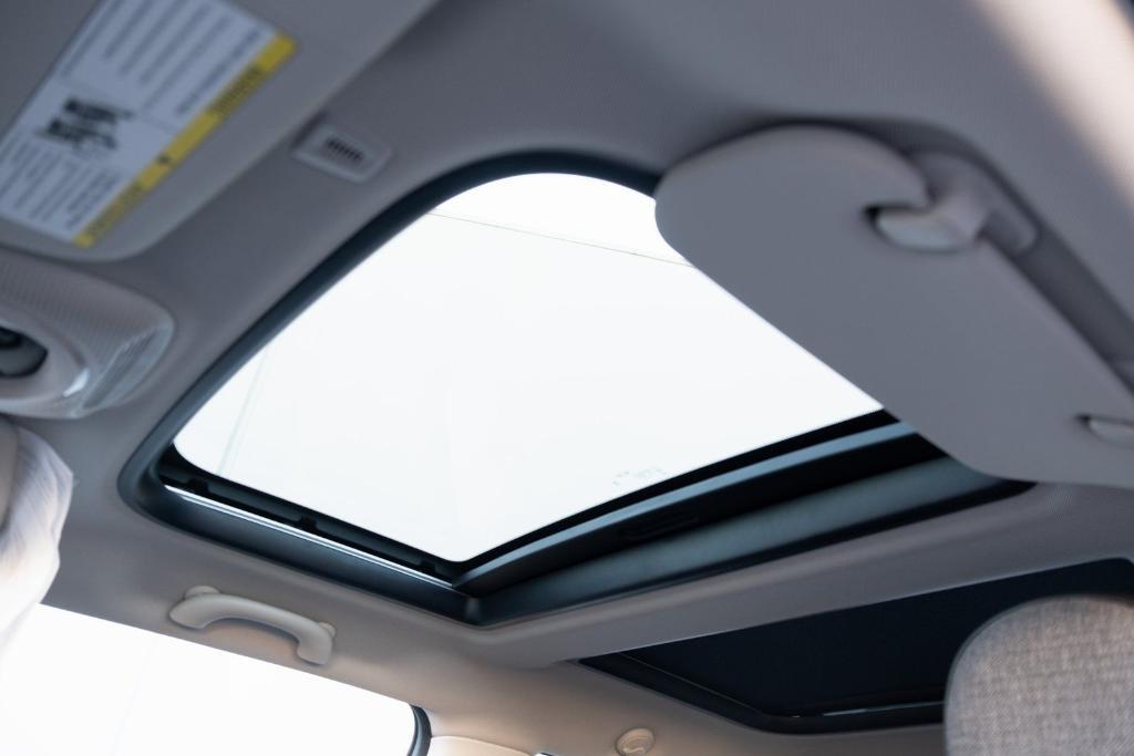 used 2023 MINI SE Hardtop car, priced at $22,500