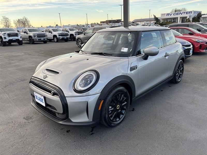 used 2023 MINI SE Hardtop car, priced at $22,500