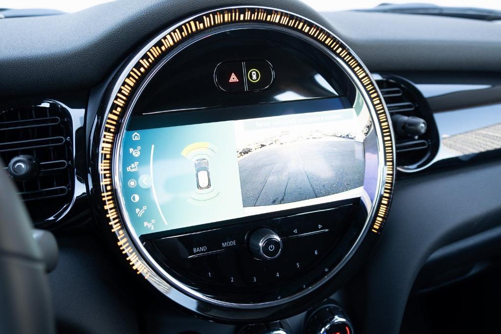 used 2023 MINI SE Hardtop car, priced at $22,500