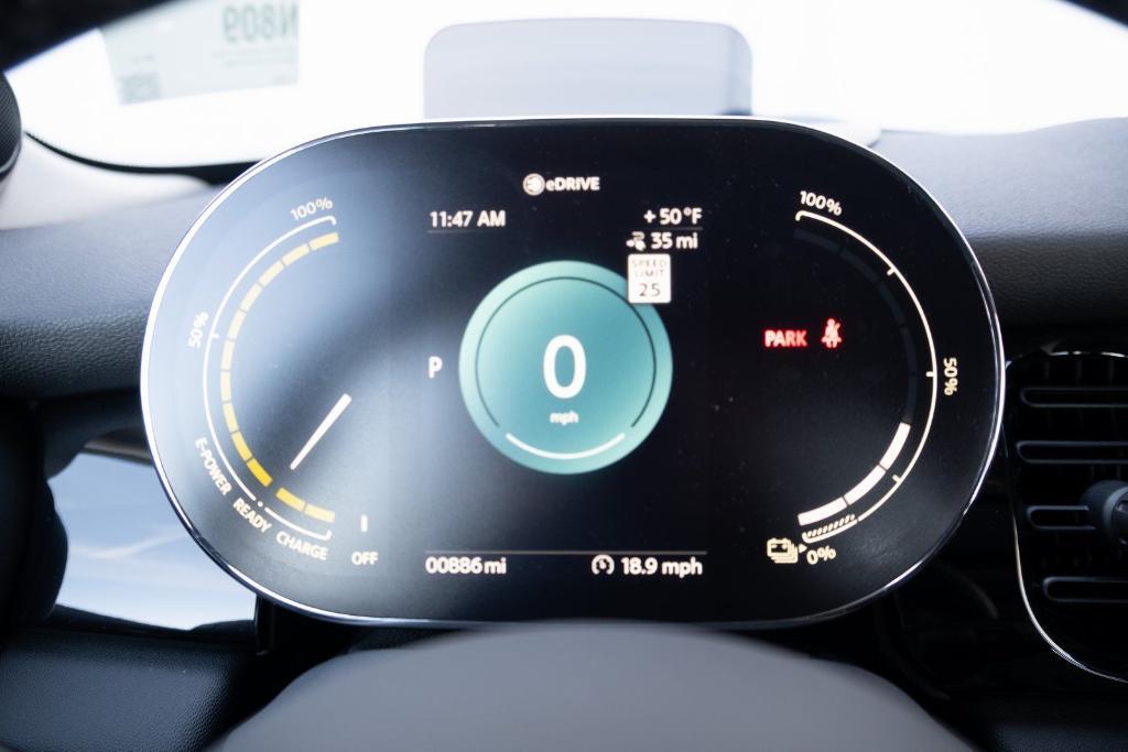 used 2023 MINI SE Hardtop car, priced at $22,500